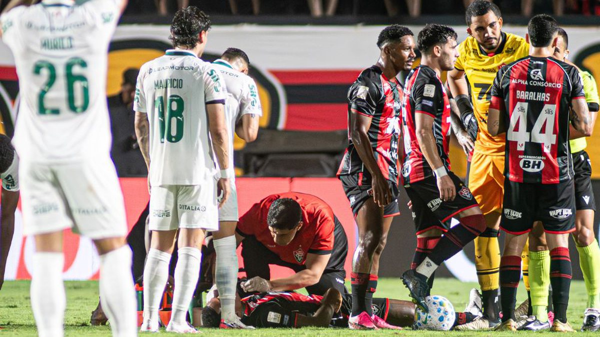Luan Cândido é suspenso e Vitória é punido após confusão contra Palmeiras; Cacá e Maurício são advertidos - QTU Questões do Universo