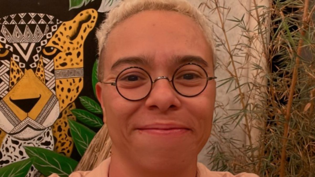 "Sapatonas orgulhosas": Maria Gadú resgata foto rara com a esposa e choca a web com declaração