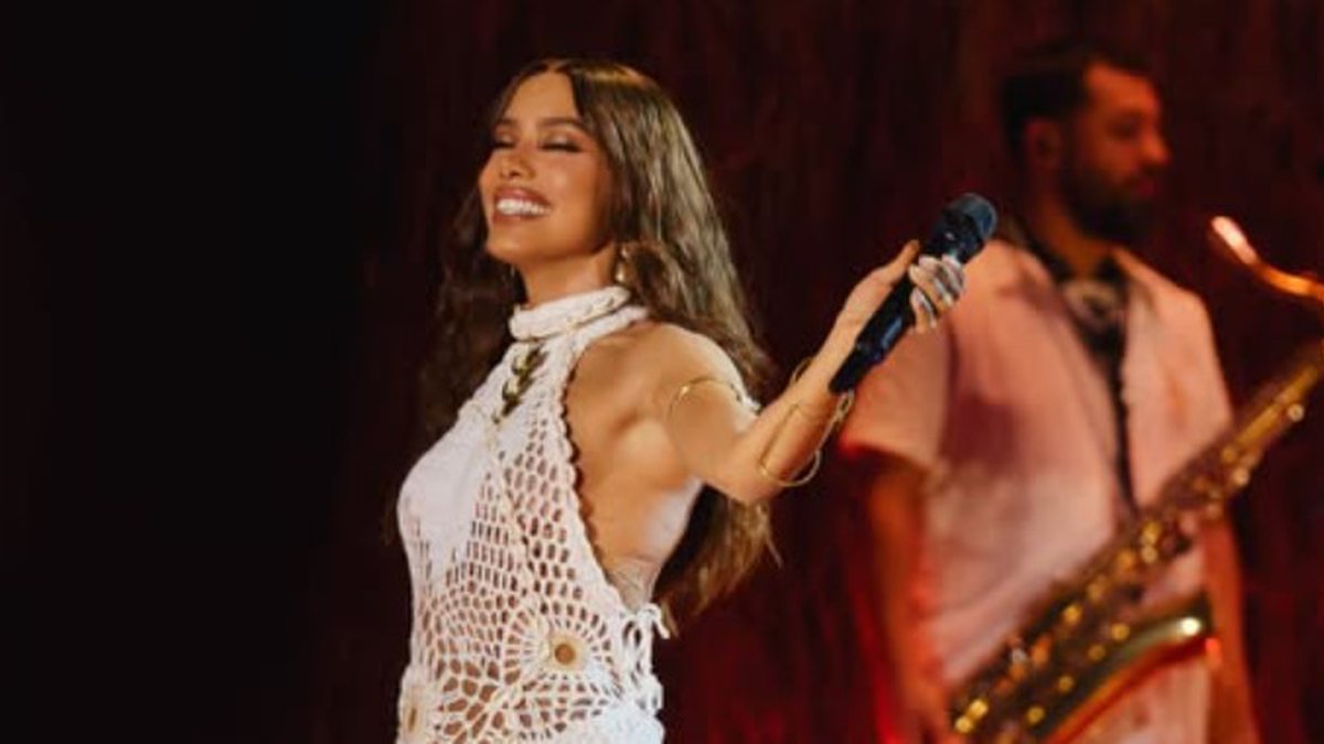 Um ou outro? Após show da turnê Equilibrivum, Anitta deixa Salvador novamente de fora dos Ensaios pré-Carnaval - QTU Questões do Universo