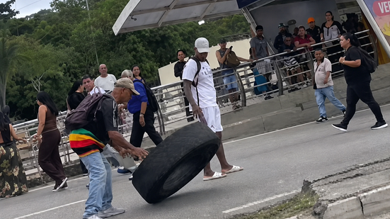 Imagem Roda de ônibus do BRT solta e mata mulher que desembarcava de moto de app