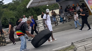 Imagem Roda de ônibus do BRT solta e mata mulher que desembarcava de moto de app