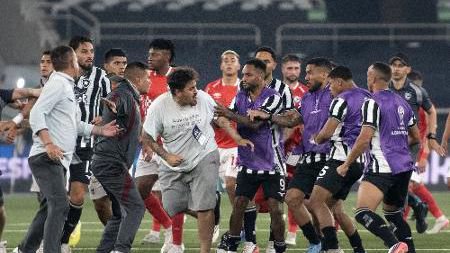 Fim de Botafogo x Cienciano pela Sula tem briga após revolta com técnico - Foto: Reprodução