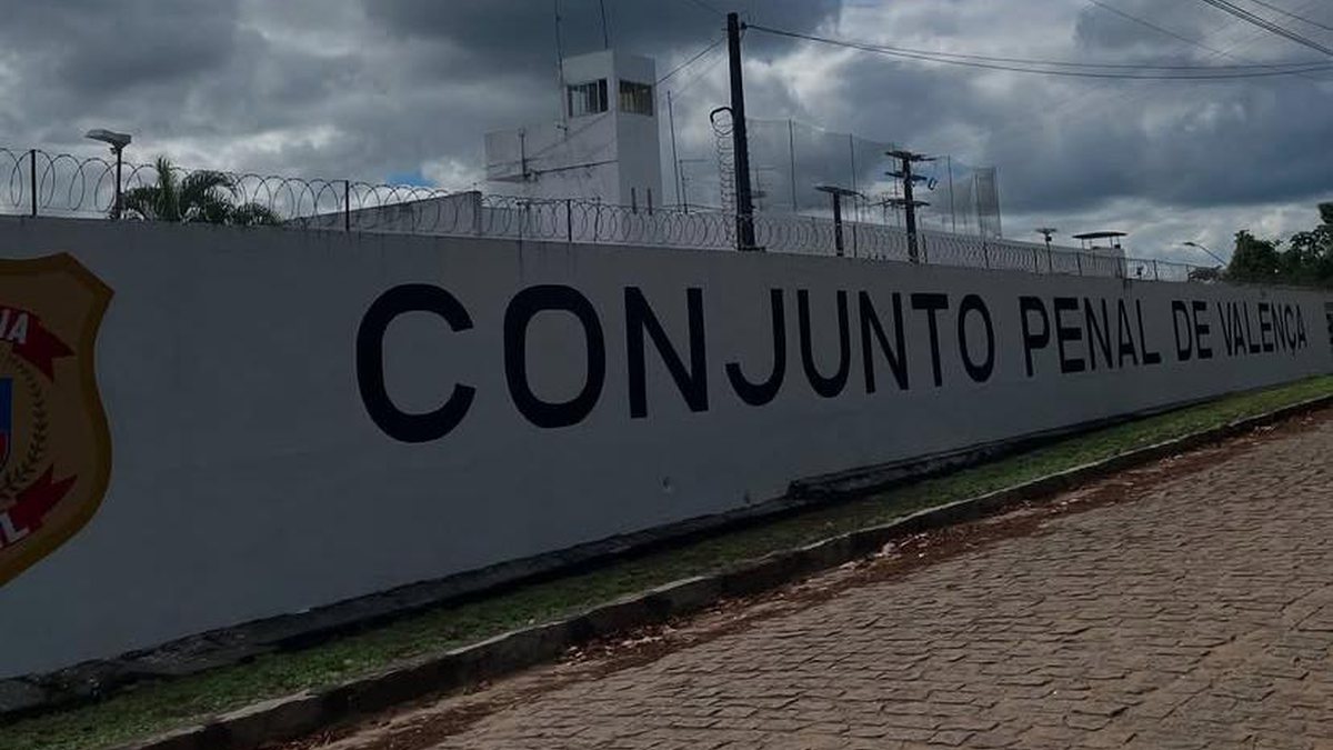 Nova diretora-adjunta de Presídio em Valença tem somente 4 meses como policial penal - QTU Questões do Universo