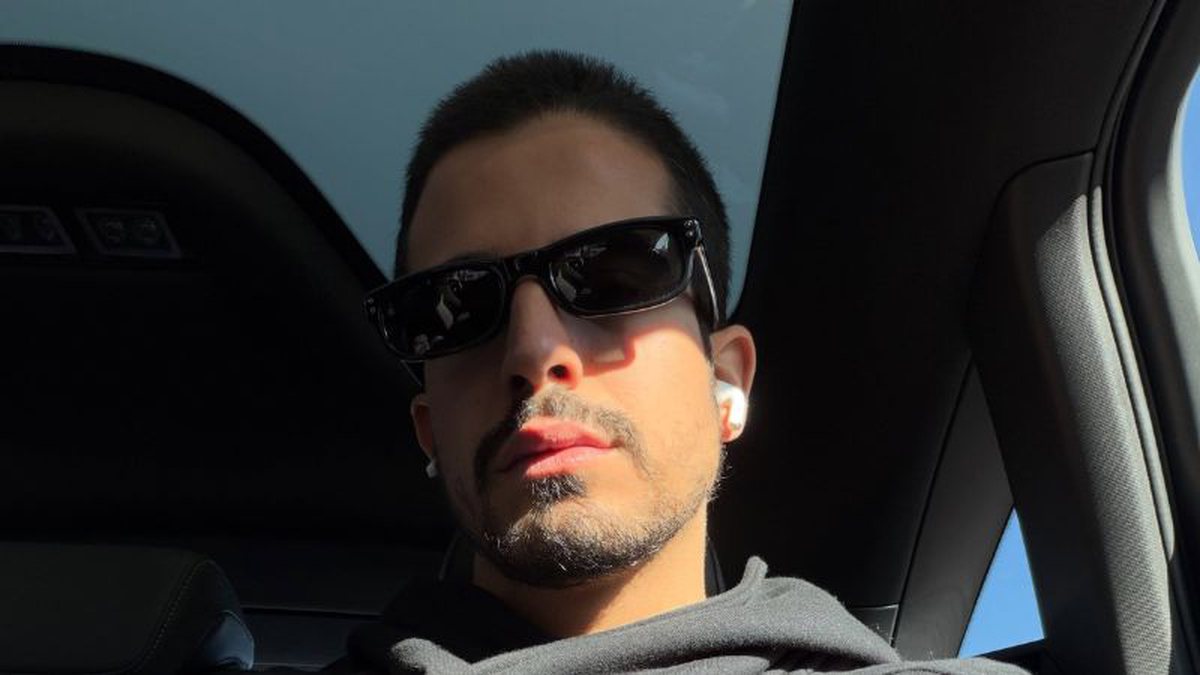 Filho de atores que fizeram sucesso em novelas da Globo é flagrado no metrô e viraliza; VEJA - QTU Questões do Universo