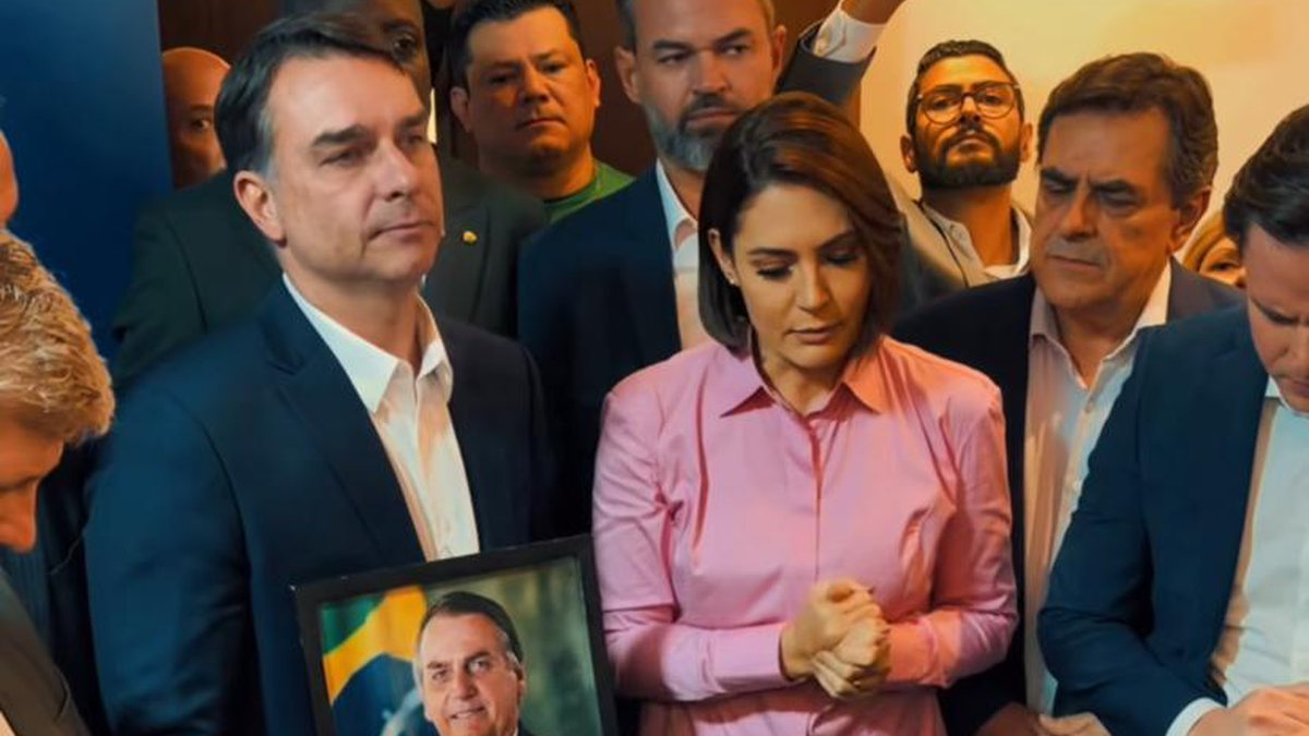 Michelle e Flávio se encontram após rusgas, cumprimentam-se, mas ex-primeira-dama admite desavença