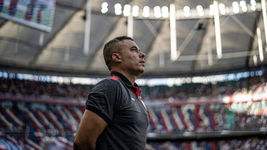O técnico Jair defendeu o trabalho e afirmou que o time precisa reagir - Reprodução