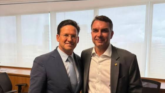 João Roma e Flávio Bolsonaro - Reprodução/Redes Sociais