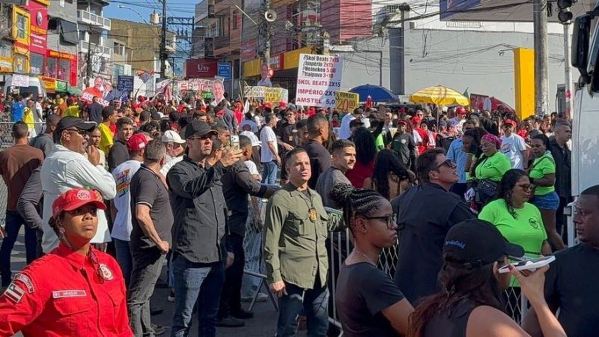 LULA EM SALVADOR: Apoiadores se concentram na Liberdade à espera de Lula - QTU Questões do Universo