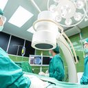 Imagem Perdeu a visão após plástica: Médico famoso é condenado a pagar R$ 162 mil e pensão vitalícia a paciente