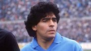 A bola utilizada por Diego Maradona no histórico gol da " Mão de Deus", marcado contra a Inglaterra na Copa do Mundo de 1986, foi arrematada por US$3,35 milhões, cerca de R$17,2 milhões, nos Estados Unidos - Cena do documentário Diego Maradona (Foto: Divulgação)