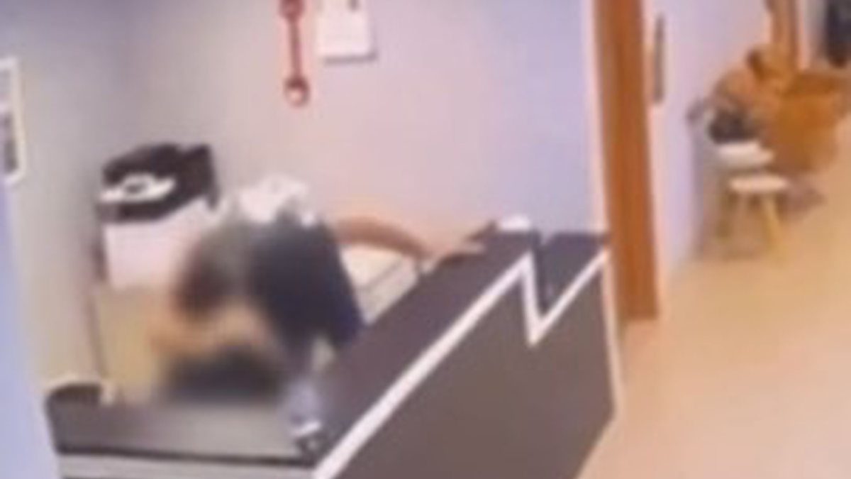 Assessor legislativo é afastado após beijar adolescente de 17 anos - QTU Questões do Universo