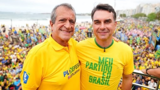 Valdemar Costa Neto e Flávio Bolsonaro - Vittor Salles/PL