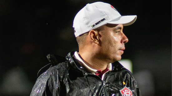 Imagem Jair Ventura aparece entre piores treinadores do Vitória em aproveitamento nos Ba-Vis