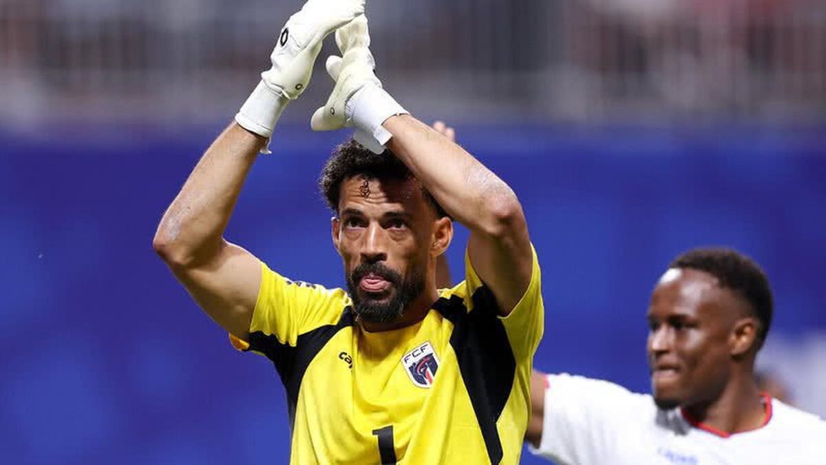 Fim do mistério! Vozinha é flagrado em voo para assinar com novo clube