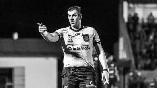 O árbitro de futebol Bruno David Rossetti, de 32 anos, morreu na manhã deste domingo (23), após sofrer um acidente de carro - Divulgação/ FCF