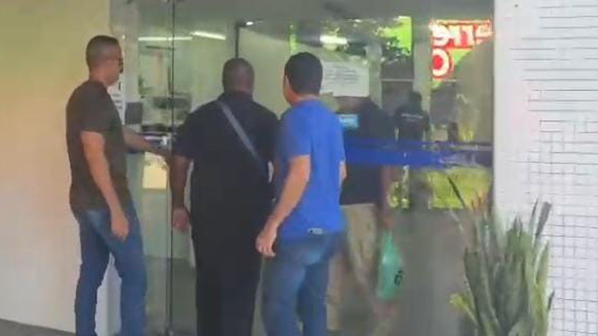 VEJA O VÍDEO: Ex-policial militar foragido é preso por homicídio na Região Metropolitana