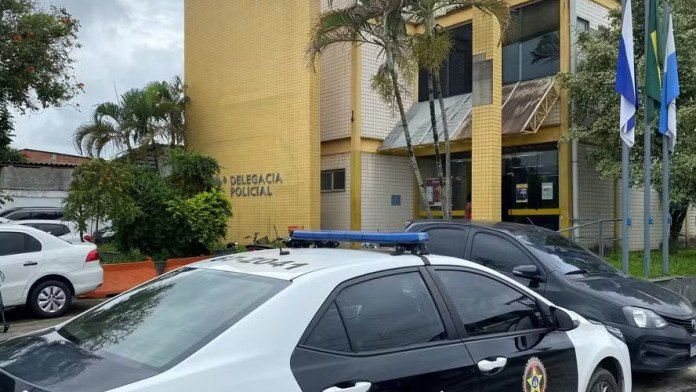 A criança sofreu uma fratura no fêmur e um leve traumatismo cranioencefálico - Reprodução