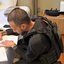 Agente da PCGO durante diligências da Operação Face Card. Foto: Divulgação/MJSP