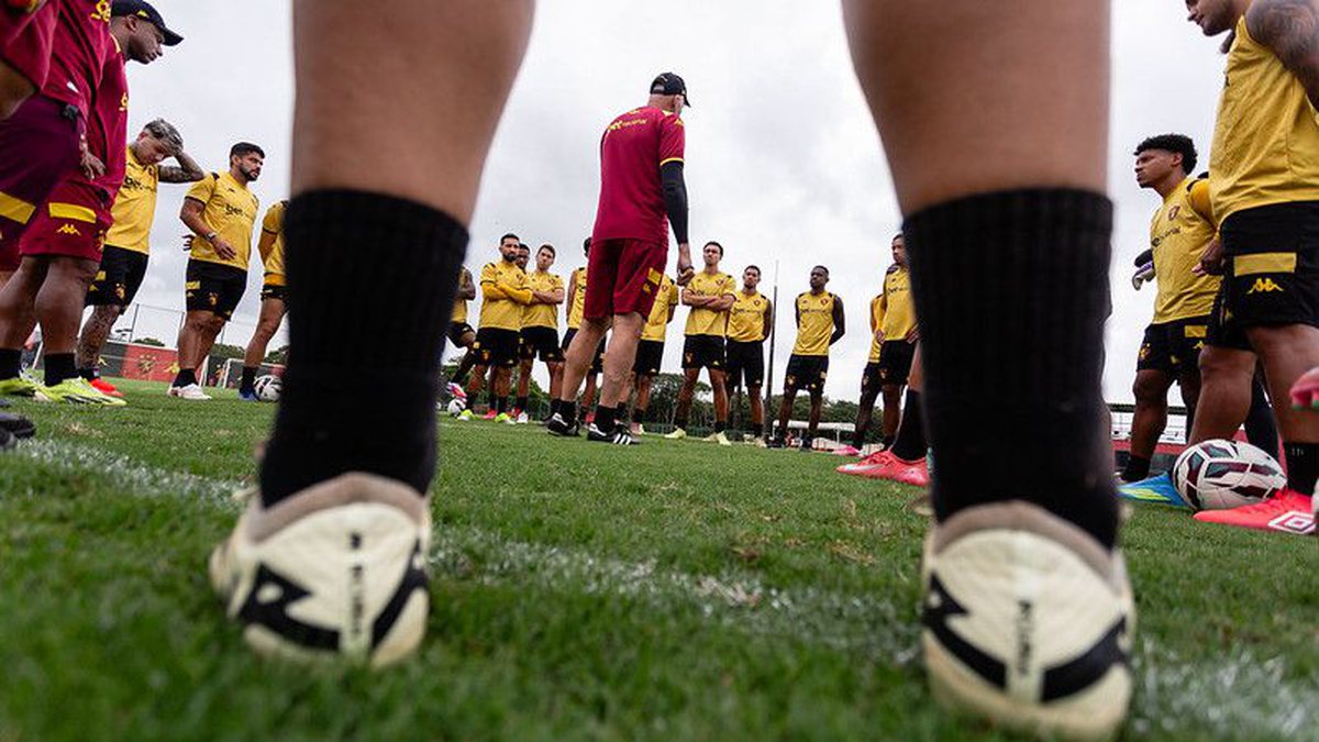 CAIU! Leão demite técnico e foca em contratação de Thiago Carpini para assumir cargo - Foto