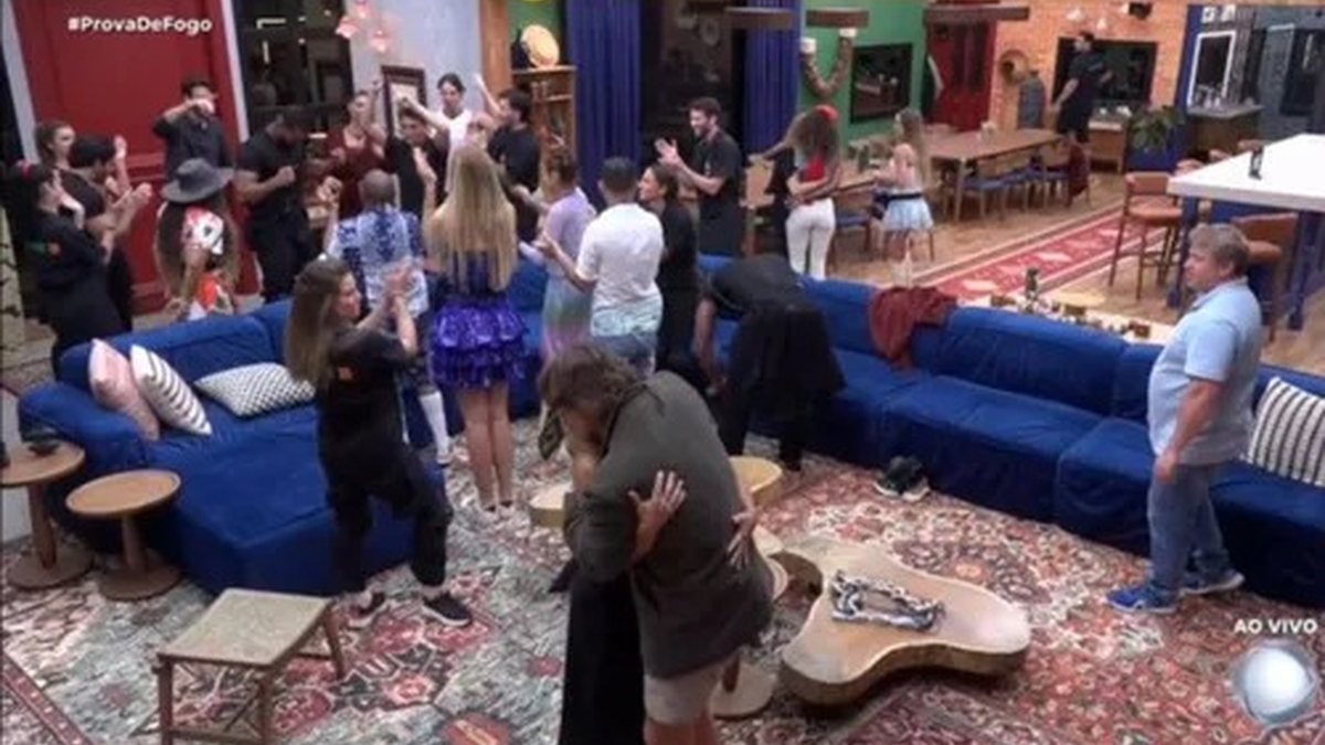 Prova de Fogo, Baia e surto! Madrugada de A Fazenda 18 tem acusação de bullying e bate-boca pesado - Foto