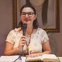 Dezenas de relatos afirmam que a médium utiliza dados das redes sociais para escrever as cartas atribuidas a pessoas já falecidas - Redes Sociais