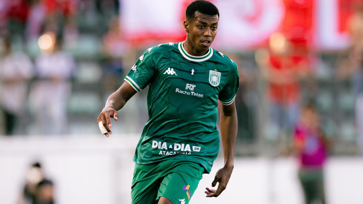 Novo zagueiro do Vitória desembarca em Salvador e já manda primeiro recado para a torcida do Leão - Foto