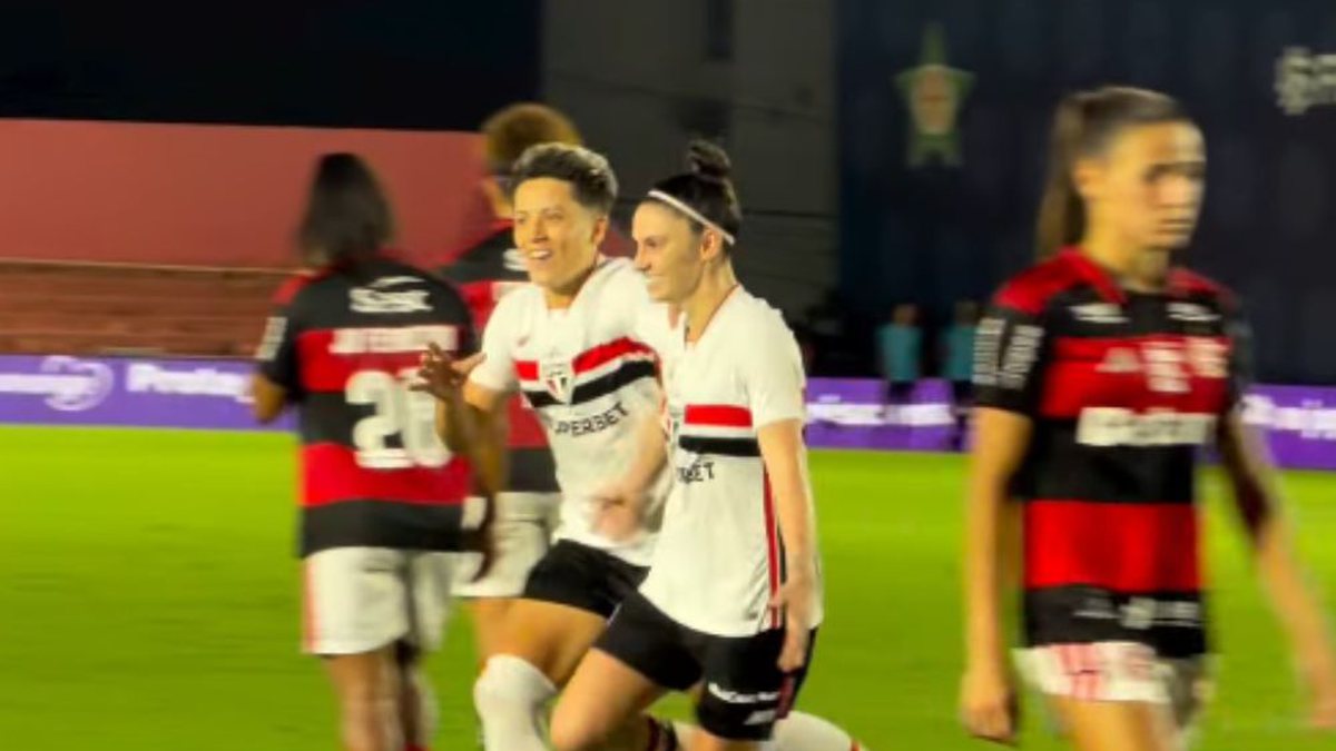 São Paulo vence de virada o Flamengo e larga na frente pela semifinal do Brasileirão