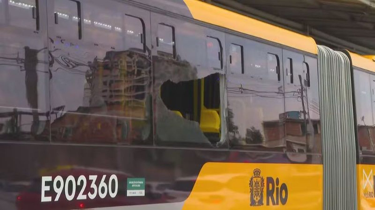 Bala perdida mata passageiro dentro de BRT durante operação em comunidade - Foto