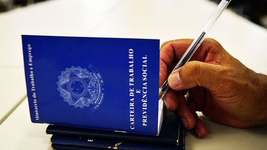 O candidato deve levar documentos à unidade mais próxima - Agência Brasil