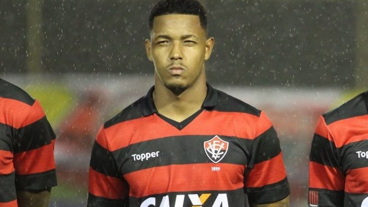 Polícia revela mensagens que indicam envolvimento de ex-Vitória com suposto tráfico de armas