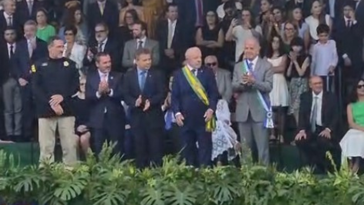 Direto de BSB: Em meio a polêmicas com o Master, diretor-geral da PF aparece no 7 de Setembro ao lado de Lula