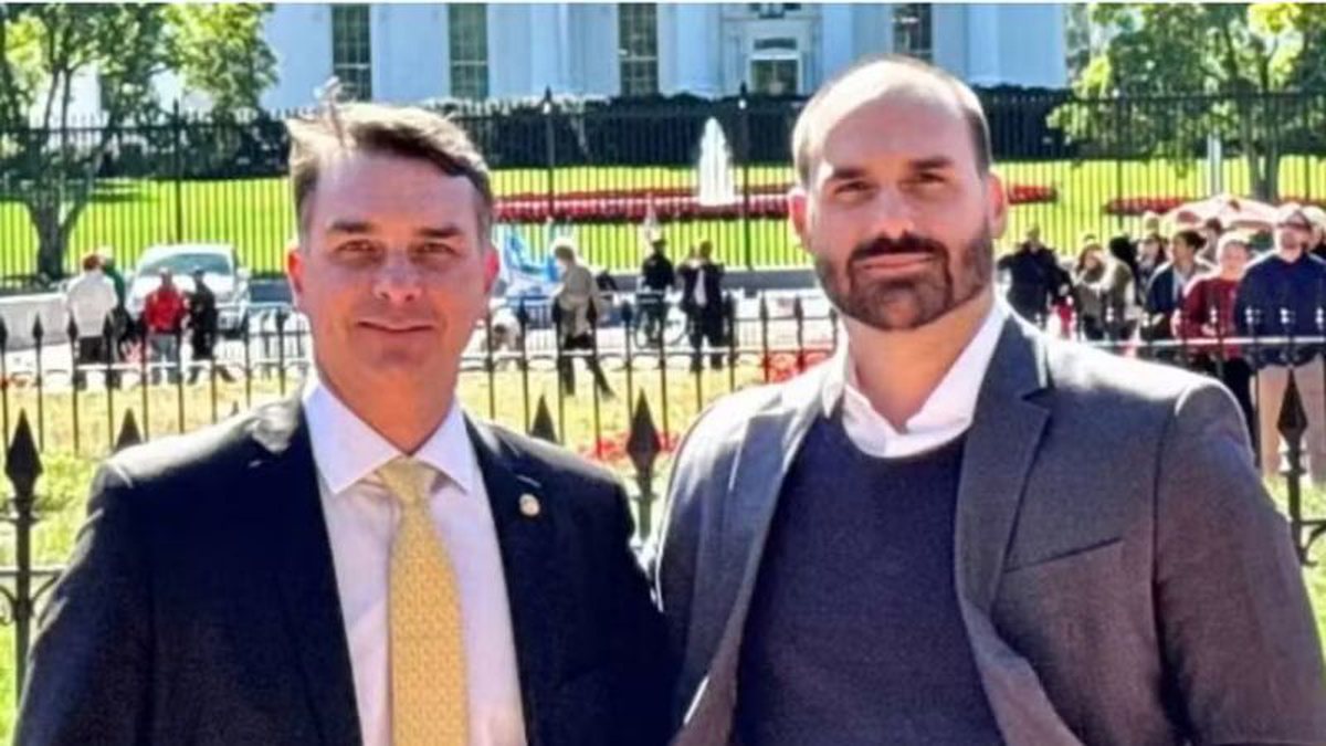 Flávio Bolsonaro tenta se distanciar de ofensiva de Eduardo contra ministros do STF