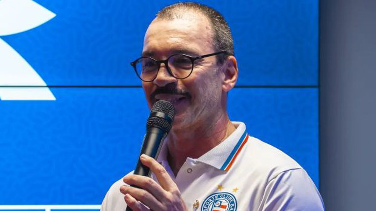 Presidente do Bahia projeta reeleição e comenta da mudança nos símbolos do clube