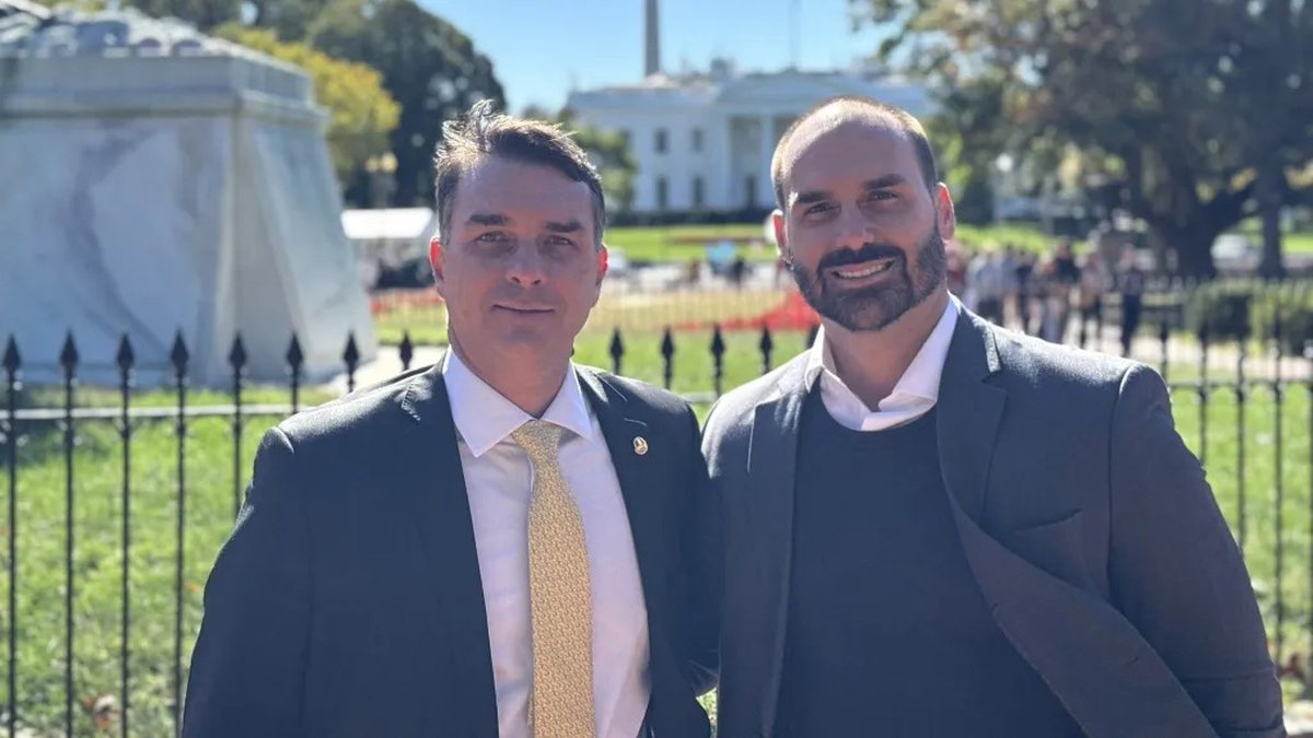 PF encontra mensagem de Flávio Bolsonaro e irmão pedindo reunião com Vorcaro antes de mudança de Eduardo aos EUA