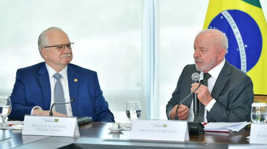 Edson Fachin e Lula - Pedro França/CNJ