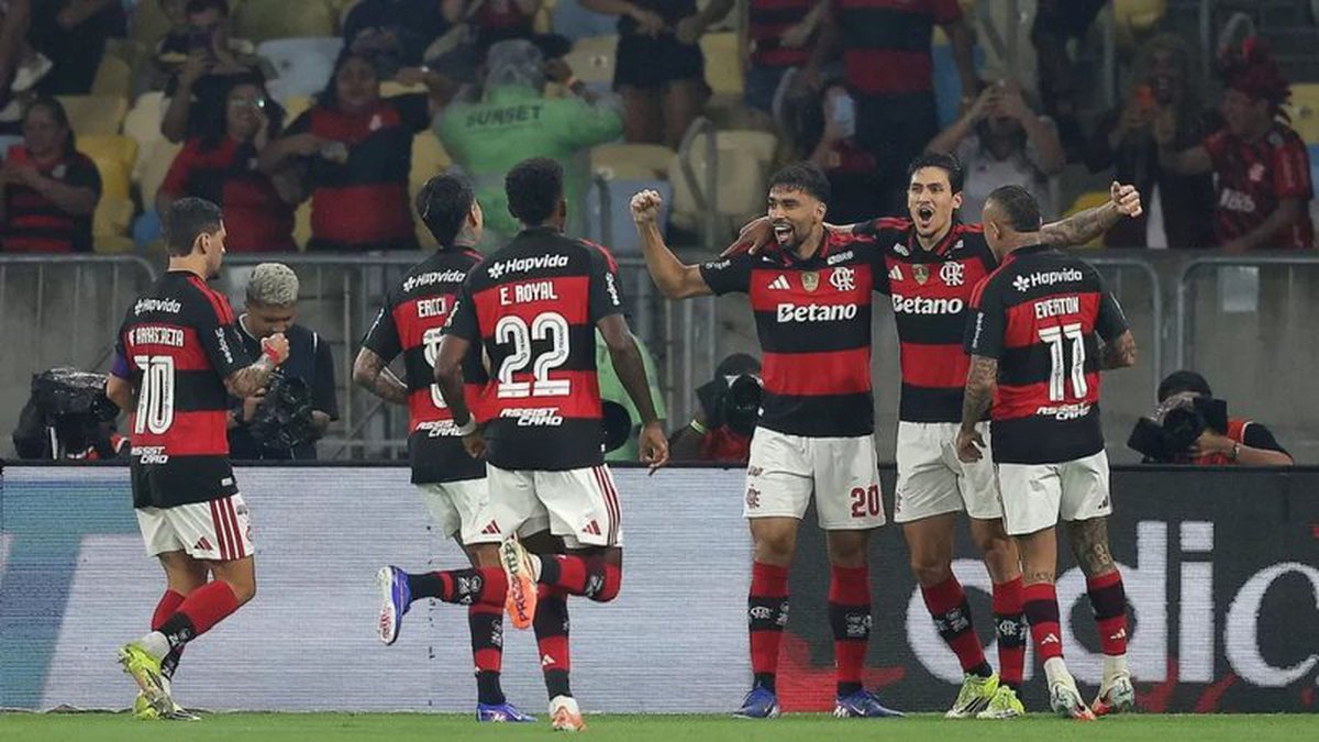 Lucas Paquetá assume número de camisa histórico do Flamengo para sequência da temporada
