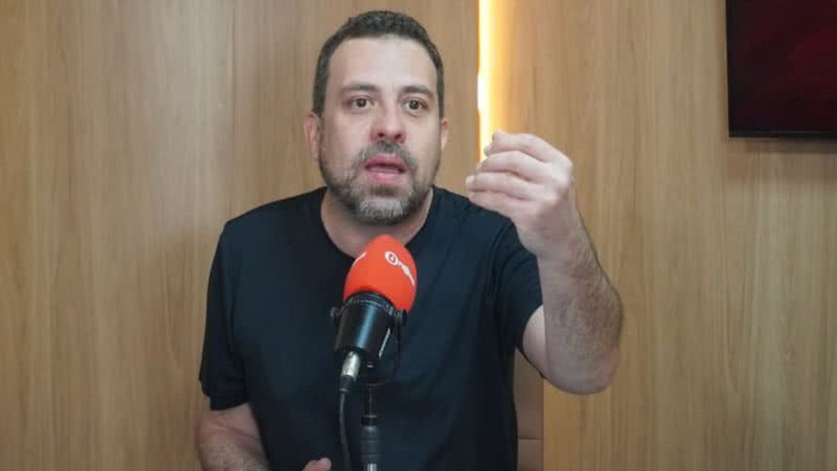 Direto de Brasília: Boulos acusa Flávio Bolsonaro de "tentar dificultar" votação da PEC 6x1 na CCJ - QTU Questões do Universo