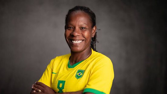 Formiga e outras jogadoras representam um dos pilares da história do futebol brasileiro no desfile comemorativo - Divulgação/ CBF