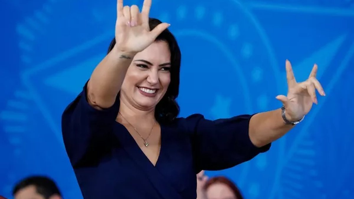 Saiba quem é o apresentador famoso que encantou Michelle Bolsonaro após transformação estética