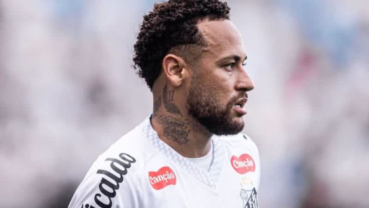 Lesionado, Neymar faz exames médicos e vira desfalque do Santos pelo Brasileirão - Foto
