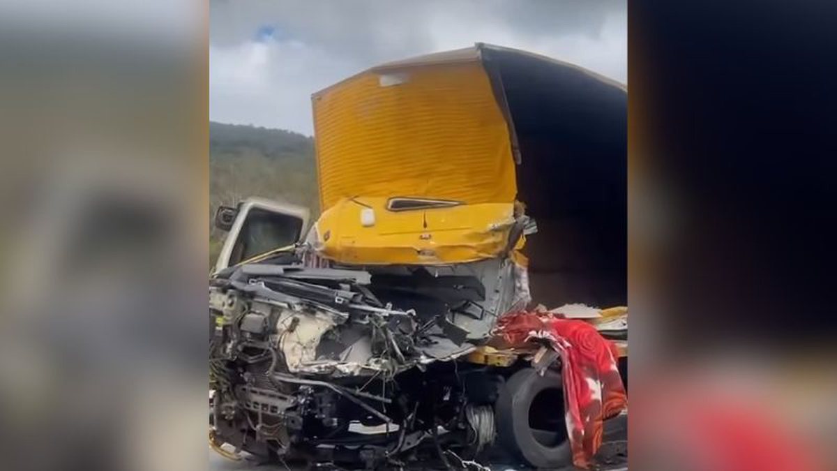 Engavetamento envolvendo quatro carretas deixa uma pessoa morta na BR-116