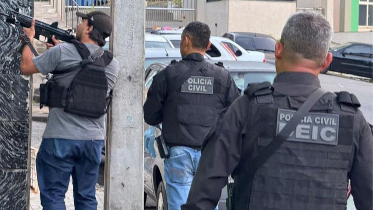 Operação encurrala grupo que atua com venda de drogas e extorsão contra turistas no Farol da Barra; assista - QTU Questões do Universo
