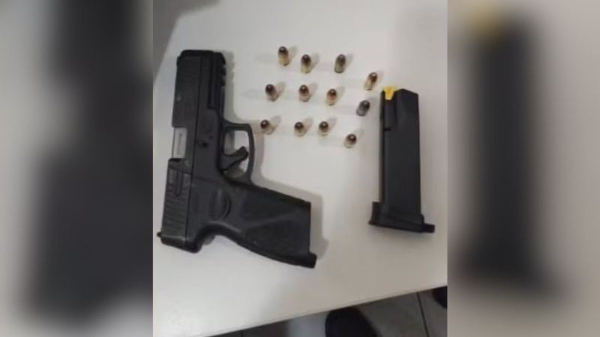 Estudante encontra pistola em lixeira de banheiro de faculdade na Bahia