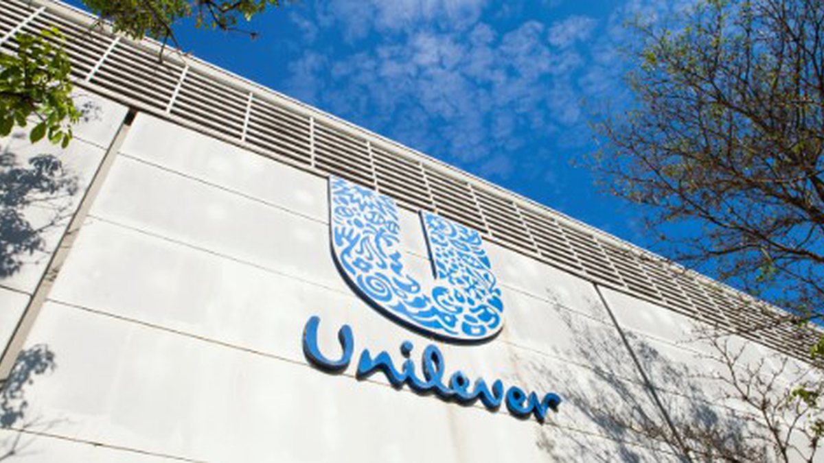 Unilever é condenada por homofobia após chefe cobrar 'namorada' de repositor em Salvador