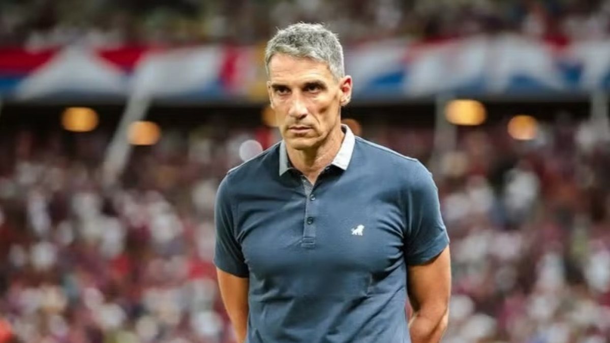 Extcnico tricolor  demitido aps eliminao na Copa | Brasil | QTU Notícias