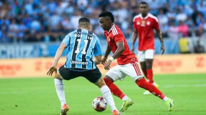 O clima de festa do Grêmio após a vitória por 3 a 1 sobre o Internacional, termina em briga e confusão - Reprodução/ INTERNACIONAL