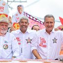 Imagem Jerônimo reúne Wagner e Rui em caminhada em bairro de Salvador