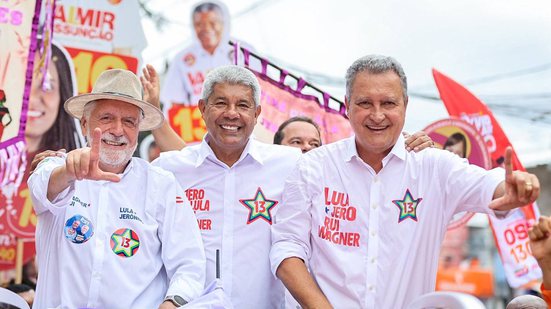 Imagem Jerônimo reúne Wagner e Rui em caminhada em bairro de Salvador