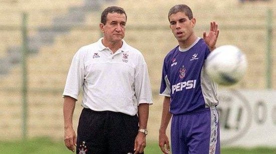 Carlos Alberto Parreira recebeu alta médica neste sábado (5), após permanecer 80 dias - Reprodução/ Corinthians