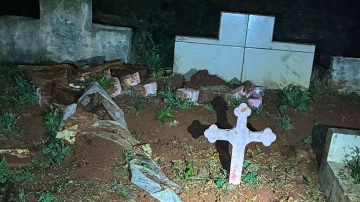 'Sonhei com ela', diz homem após violar túmulo e levar ossada para casa - Foto